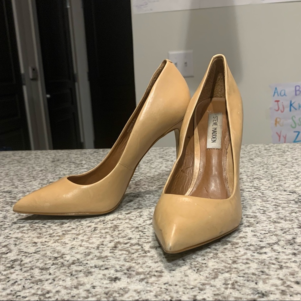 Steve Madden nude leather pointy toe pumps